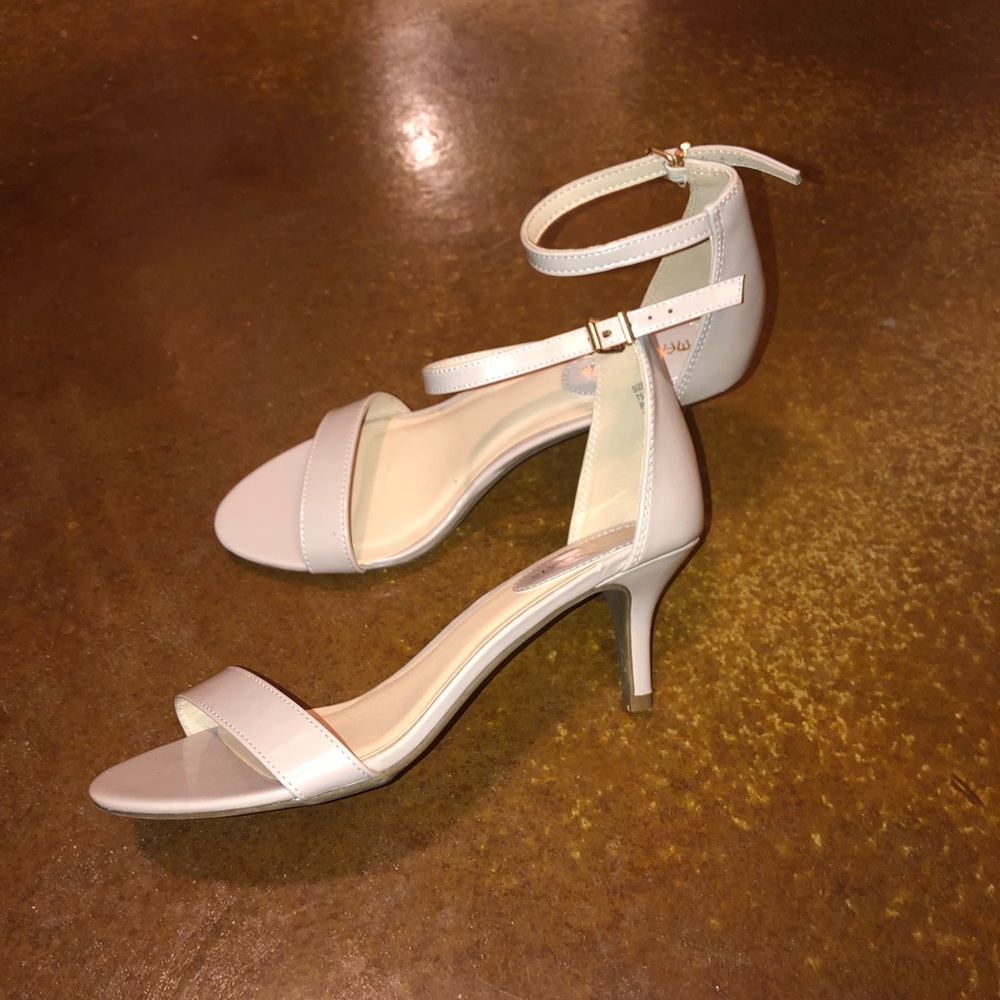 Short nude heels